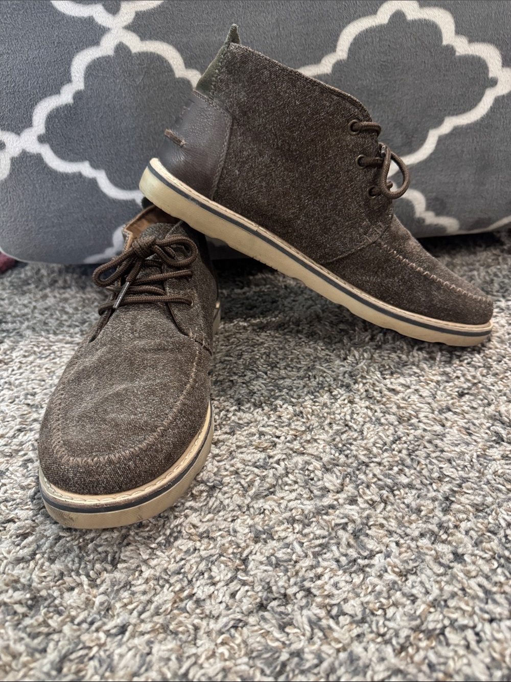 Men's Brown Suede Chukka Boots with Contrast Sole TOMS size 10.5